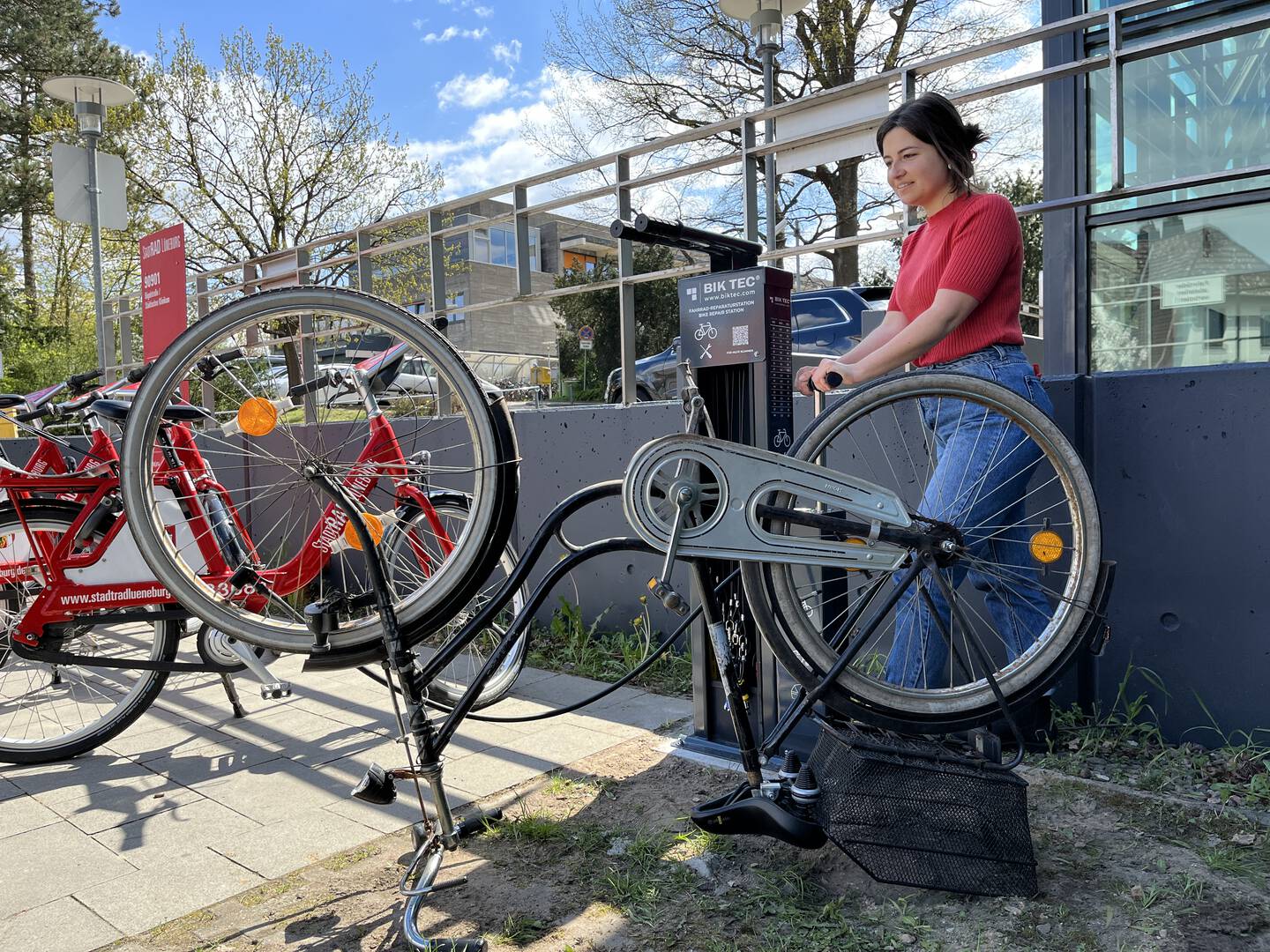 Luft raus? Fahrrad kaputt? Ab zur ffentlichen Werkzeugstation - Lneburg  Aktuell