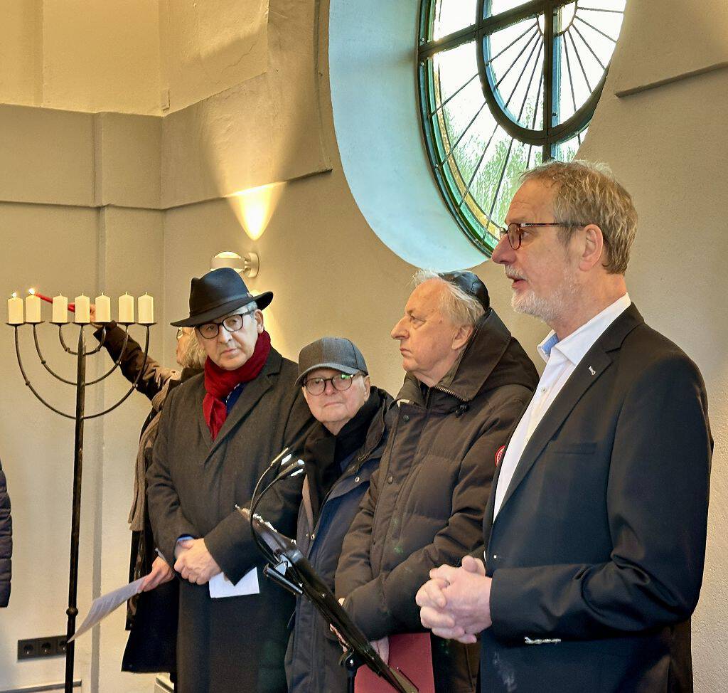 Shoah Gedenktag Und Gedenkstunde Auf Dem J dischen Friedhof L neburg shoah-gedenktag-und-gedenkstunde-auf-dem-j-dischen-friedhof-l-neburg